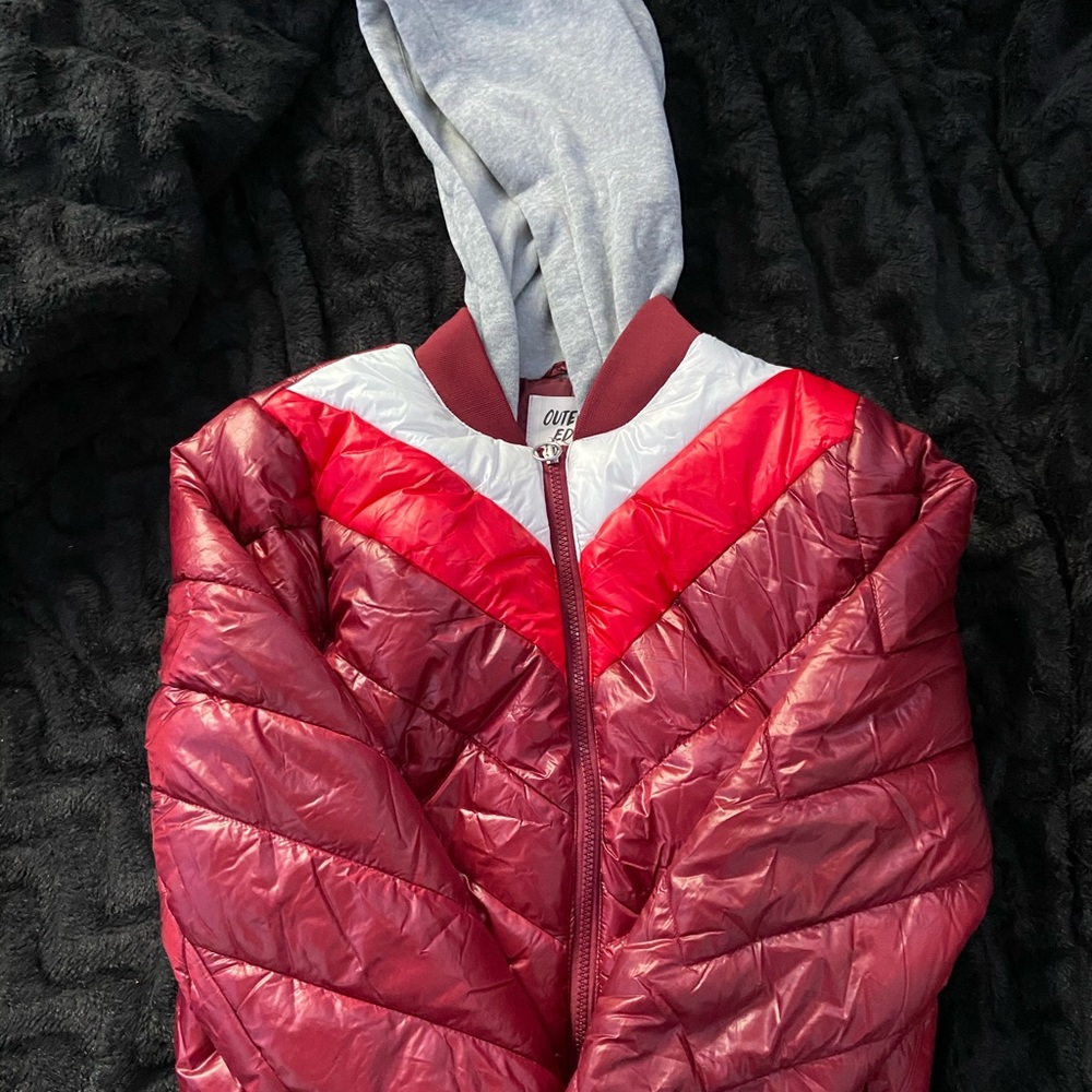 Burgundy hooded puffer jacket